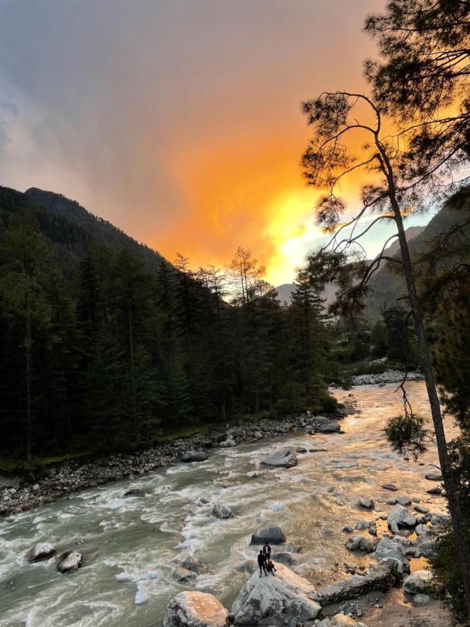 Wabi Sabi Riverside Hostel Kasol Bagian luar foto