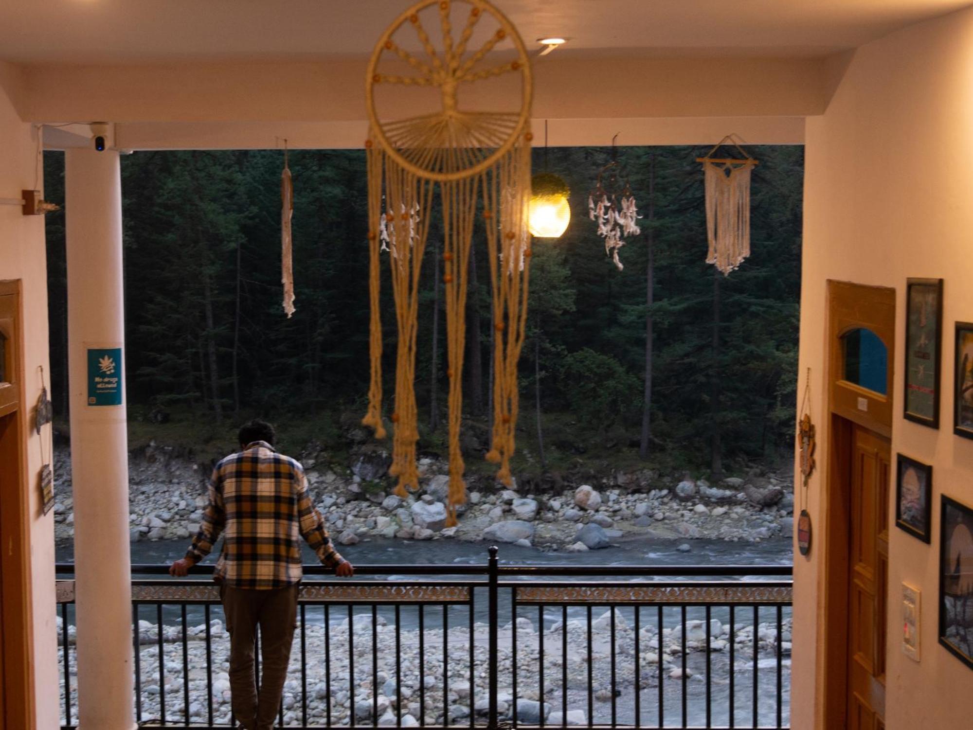Wabi Sabi Riverside Hostel Kasol Bagian luar foto