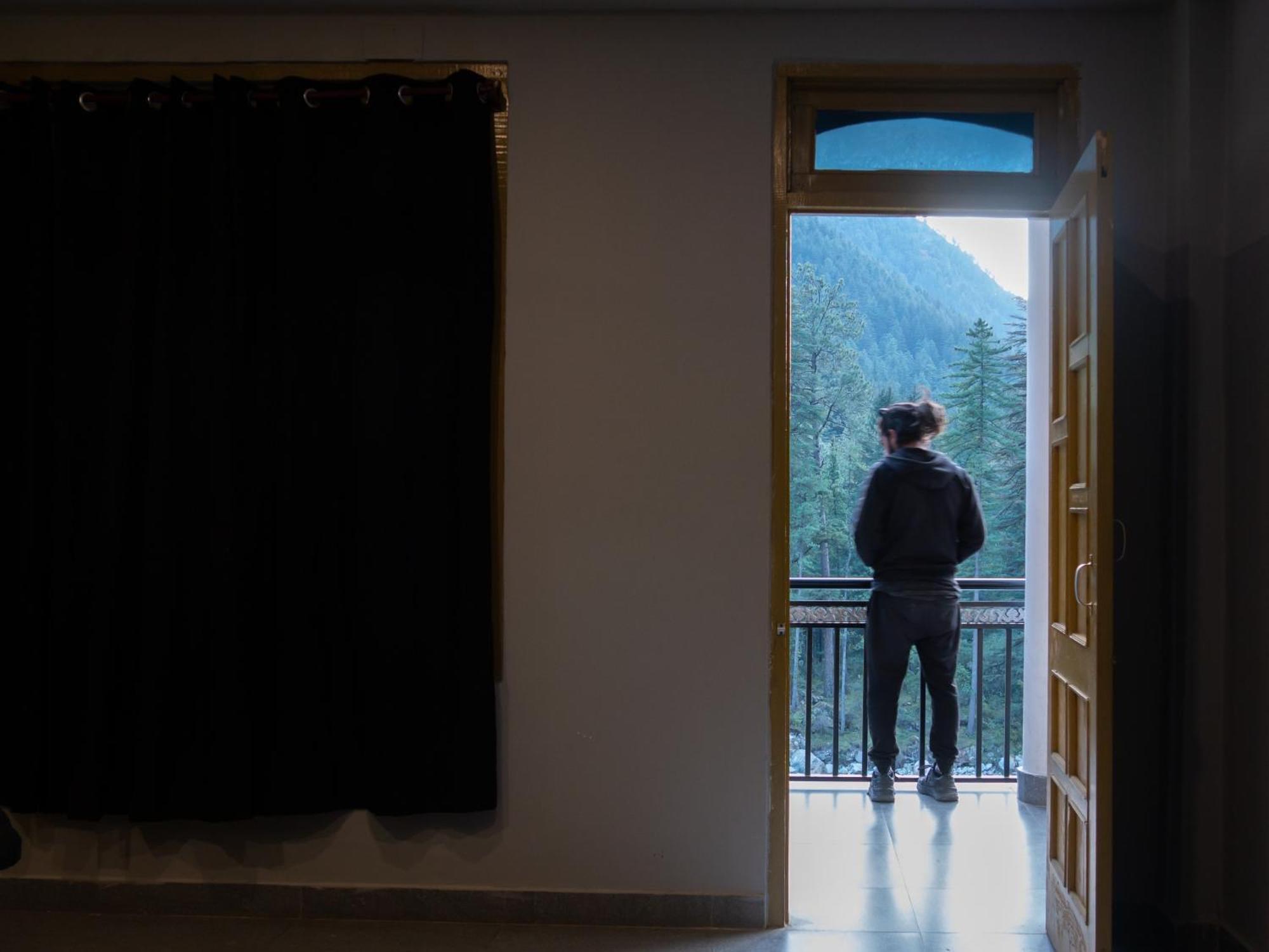 Wabi Sabi Riverside Hostel Kasol Bagian luar foto